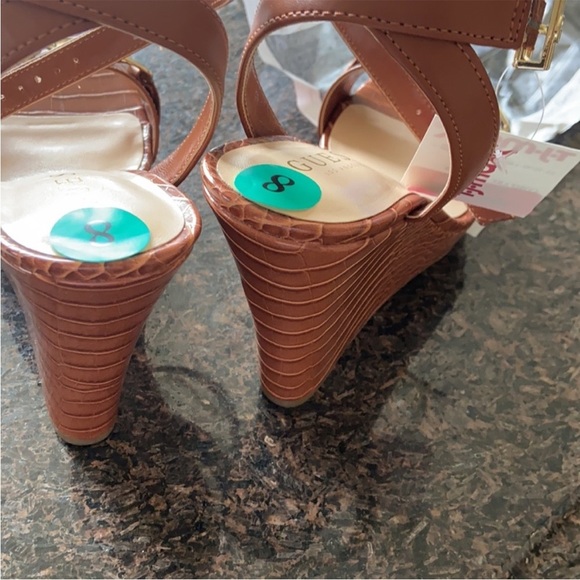 New guess crcc embossed wedge sandals NWT 8 - Picture 7 of 7